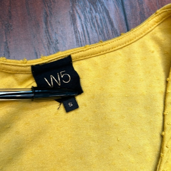 W5 textured puff sleeve swiss dot top small - Picture 2 of 4